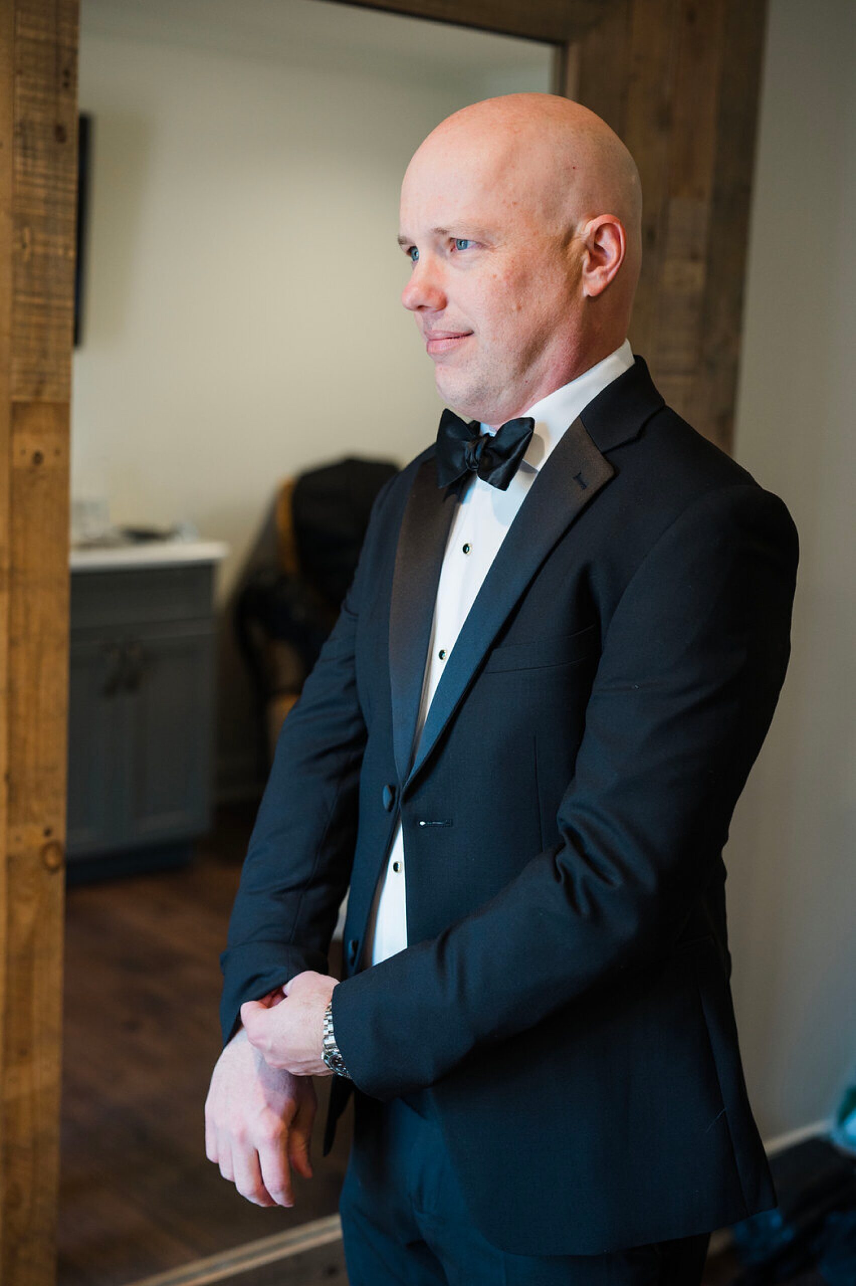 groom getting ready for wedding